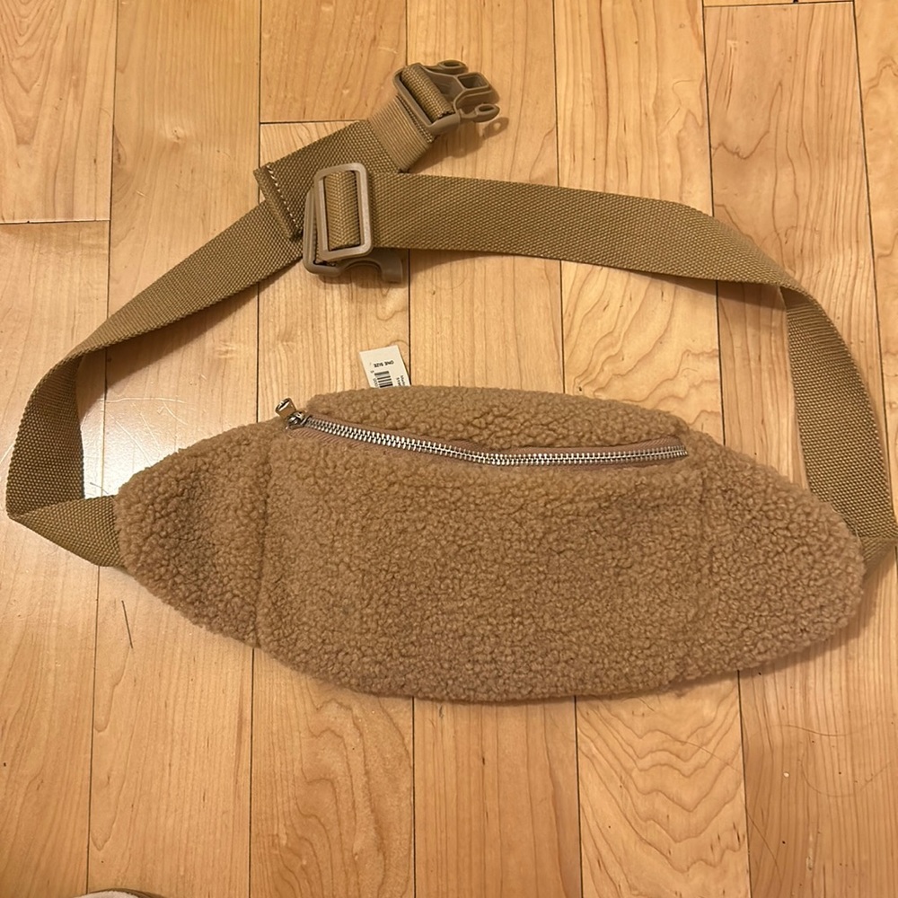 Gap Sherpa belt bag